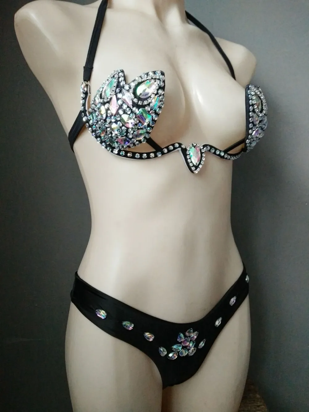 

Bikini Sport Swimwear Women 2019 Halter Solid Black Crystal Rhinestone Bathing Suit Swimsuit Female Brazilian Thong Bikini