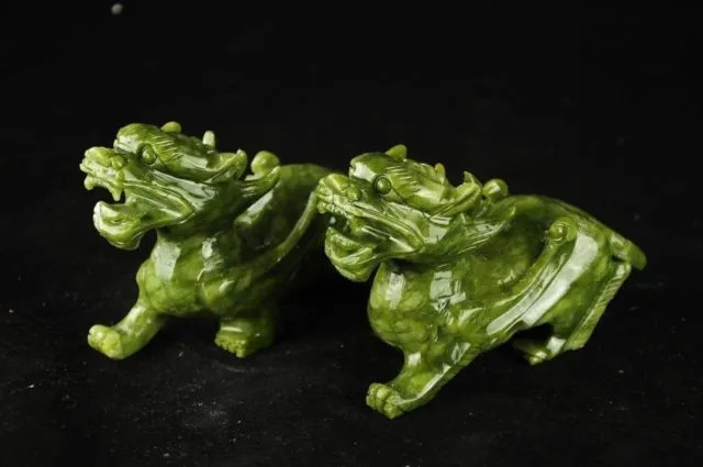 Jade chino tallado un kirin fu feng shui para proteger las estatuas de perros de mala suerte