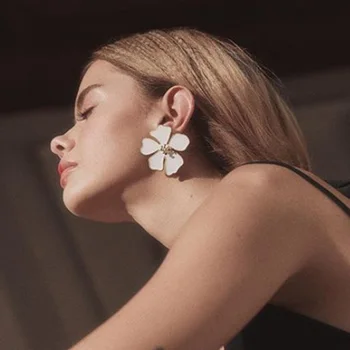 

2020 New Green Black White Red Exaggerated Enamel Floral Statement Earrings For Women Colorful Spring Summer Flower Earring