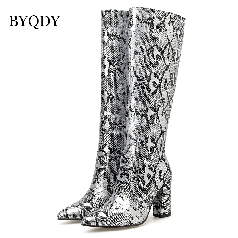 BYQDY/пикантные сапоги до колена женские высокие сапоги женские зимние короткие плюшевые сапоги со змеиным принтом обувь из лакированной кожи на молнии и толстом каблуке