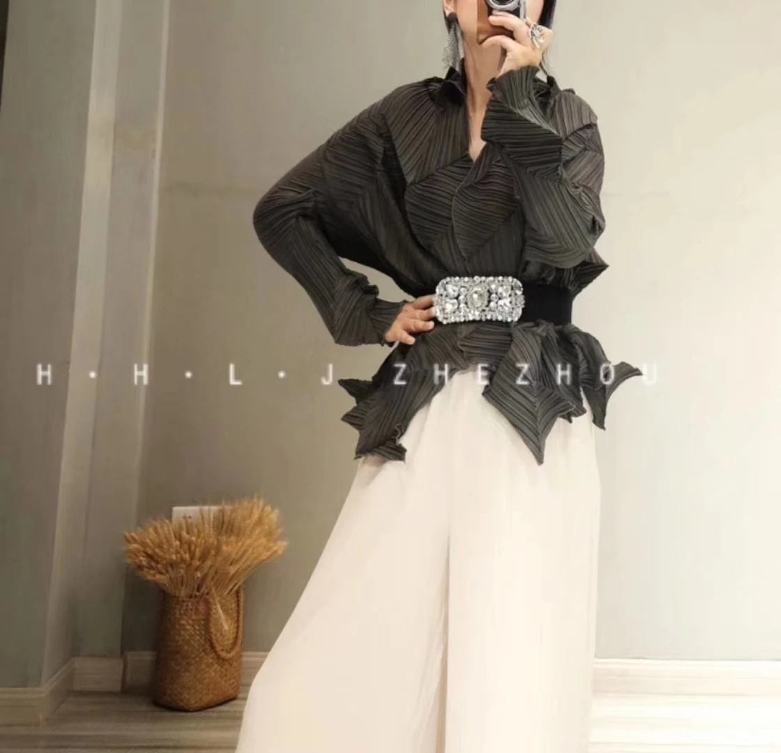 Горячая Распродажа, Miyake, пальто с длинным рукавом, модное черное пальто со складками, воротник со стразами