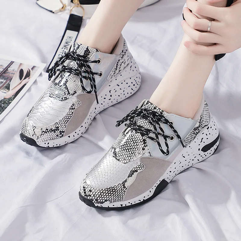 

2019 spring and autumn new snake pattern glossy casual shoes fashion color matching single shoes comfortable wild flat shoes wom
