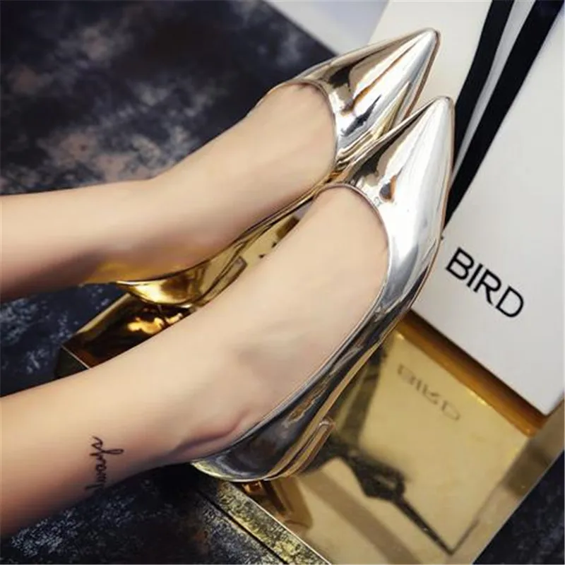 

2016 flat heel fashion pointed toe flat female japanned leather silver single shoes patent leather plus size women's shoes boat