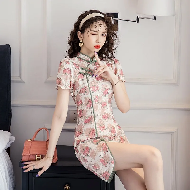 

2020 new cheongsam fashion temperament ladies retro improved Chinese style cheongsam Korean version slim slimming daily wear