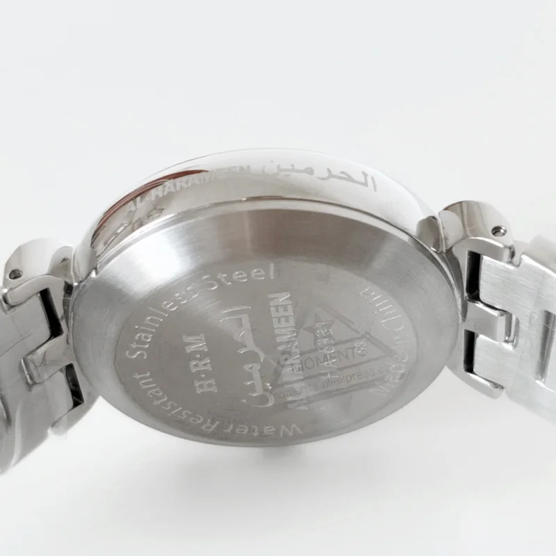 Запрограммированные для молитвы часы мусульманской женщины с сигнализацией