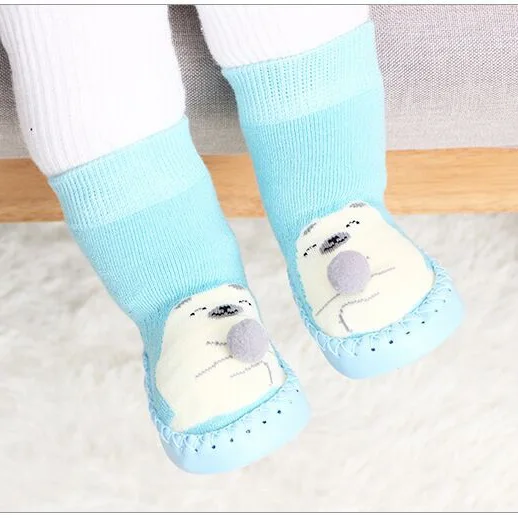929 Blue Bear Теплая обувь для маленьких мальчиков; вязаные пинетки для новорожденных; домашняя обувь для маленьких девочек; зимние тапочки для первых шагов; мягкая подошва с изображением животных - Цвет: 929 Blue Bear