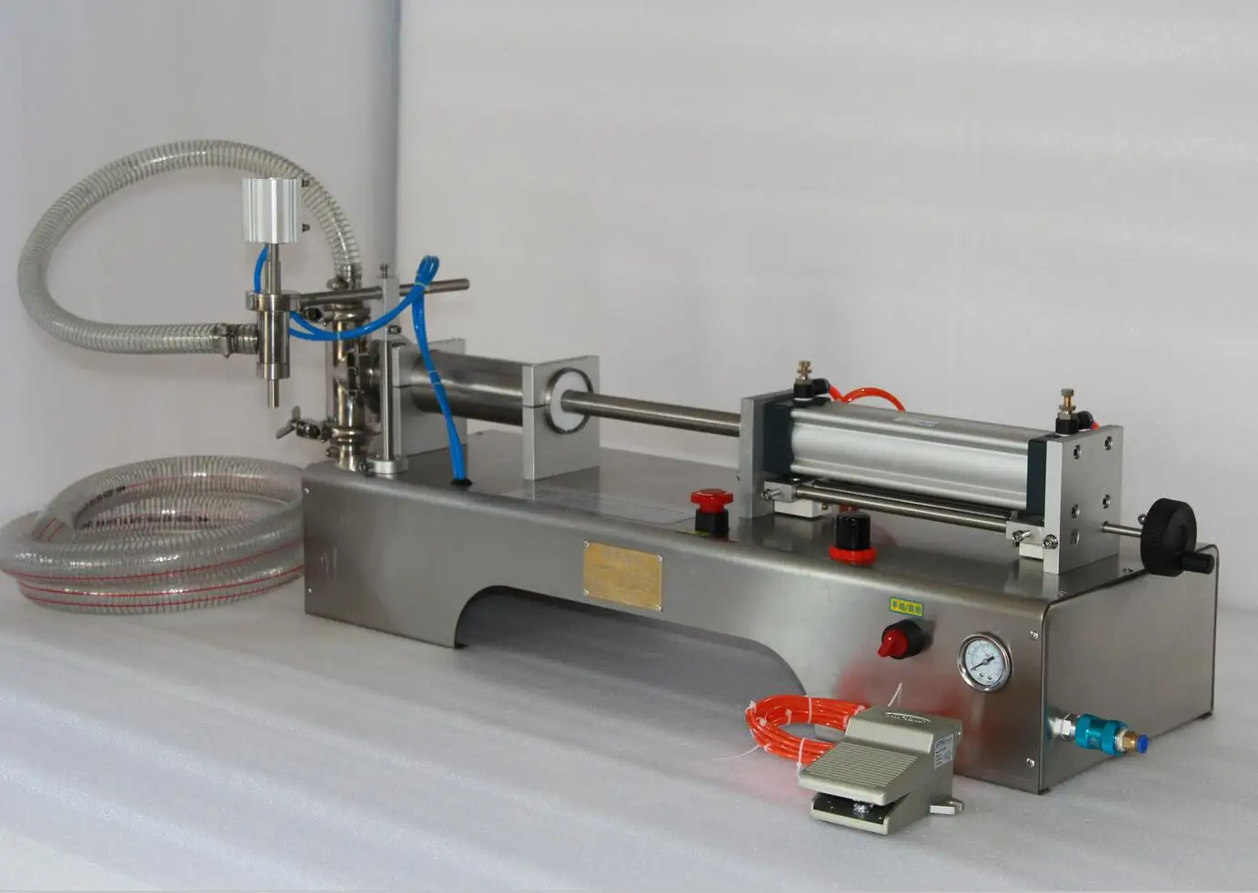 Полностью пневматический наполнитель жидкая вода ликер машина для наполнения