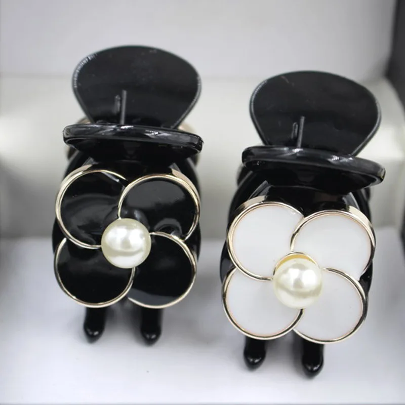 

Korea Style Exquisite Flower Pearl Small Hair Claws Black White Color Joker Hair Clips Crabs Daily Hair Accessories for Women Gi