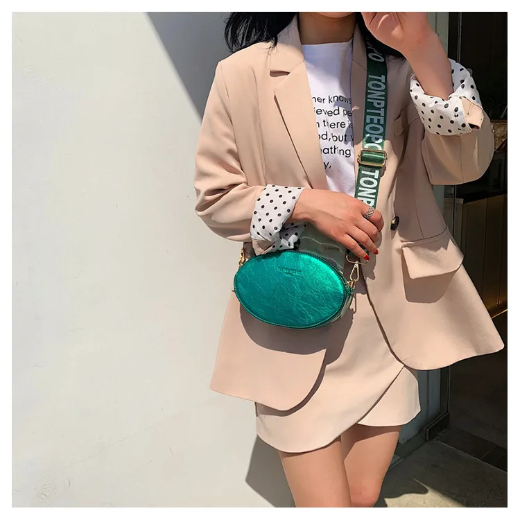 

2019 new lacquer football small round bag cat eye show single shoulder slanted girl bag
