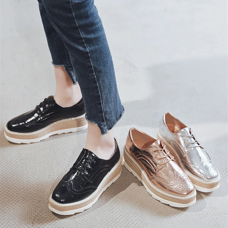 Vintage Women's Casual Oxfords Shoes British Carved Bullock Shoes Woman Bright Patent Leather Flat Platform Brogues Pumps