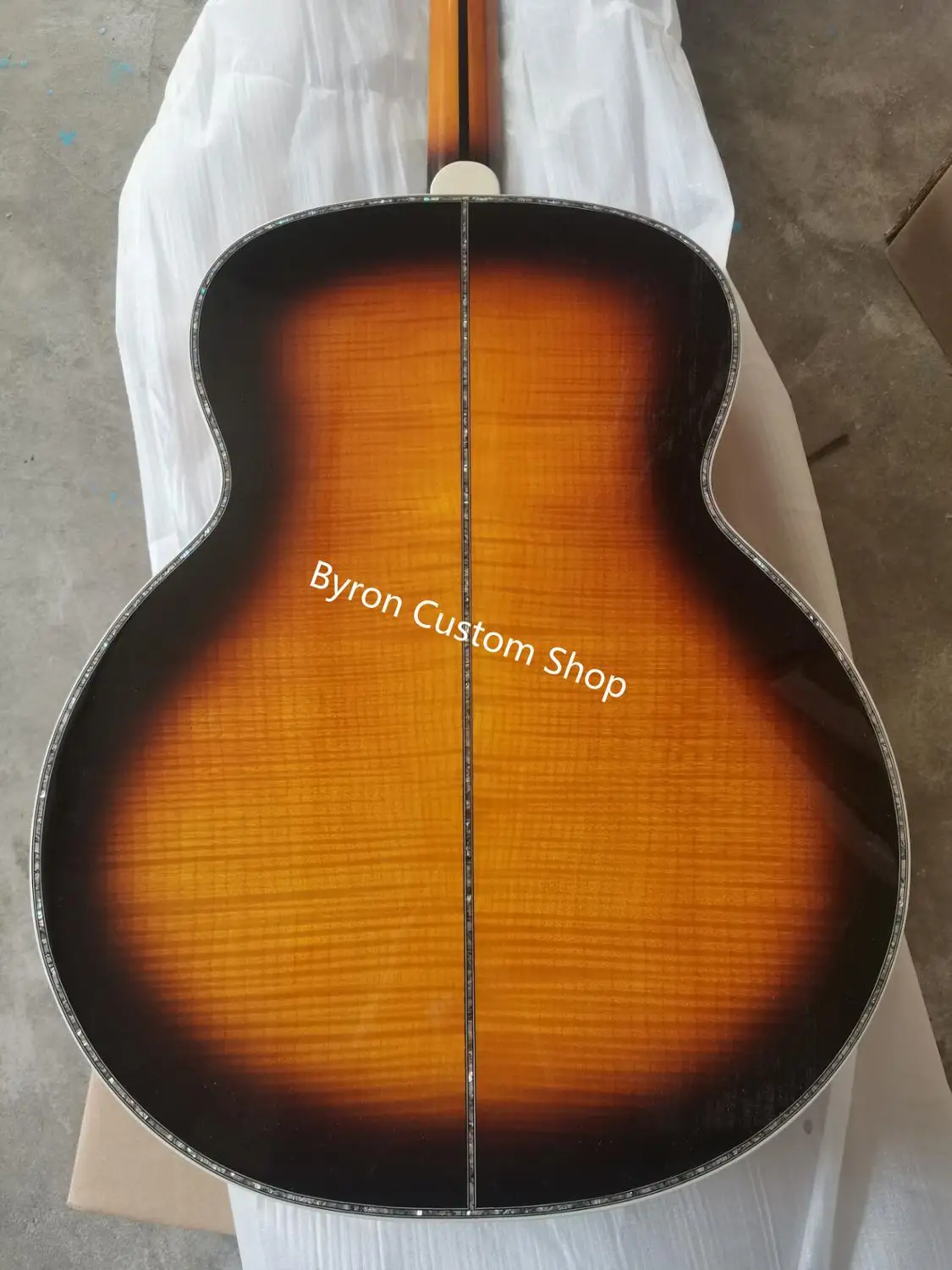 

free shipping AAA custom guitar flame maple gloss sunburst vine abalone solid spruce jumbo 43 inches acoustic electric guitar