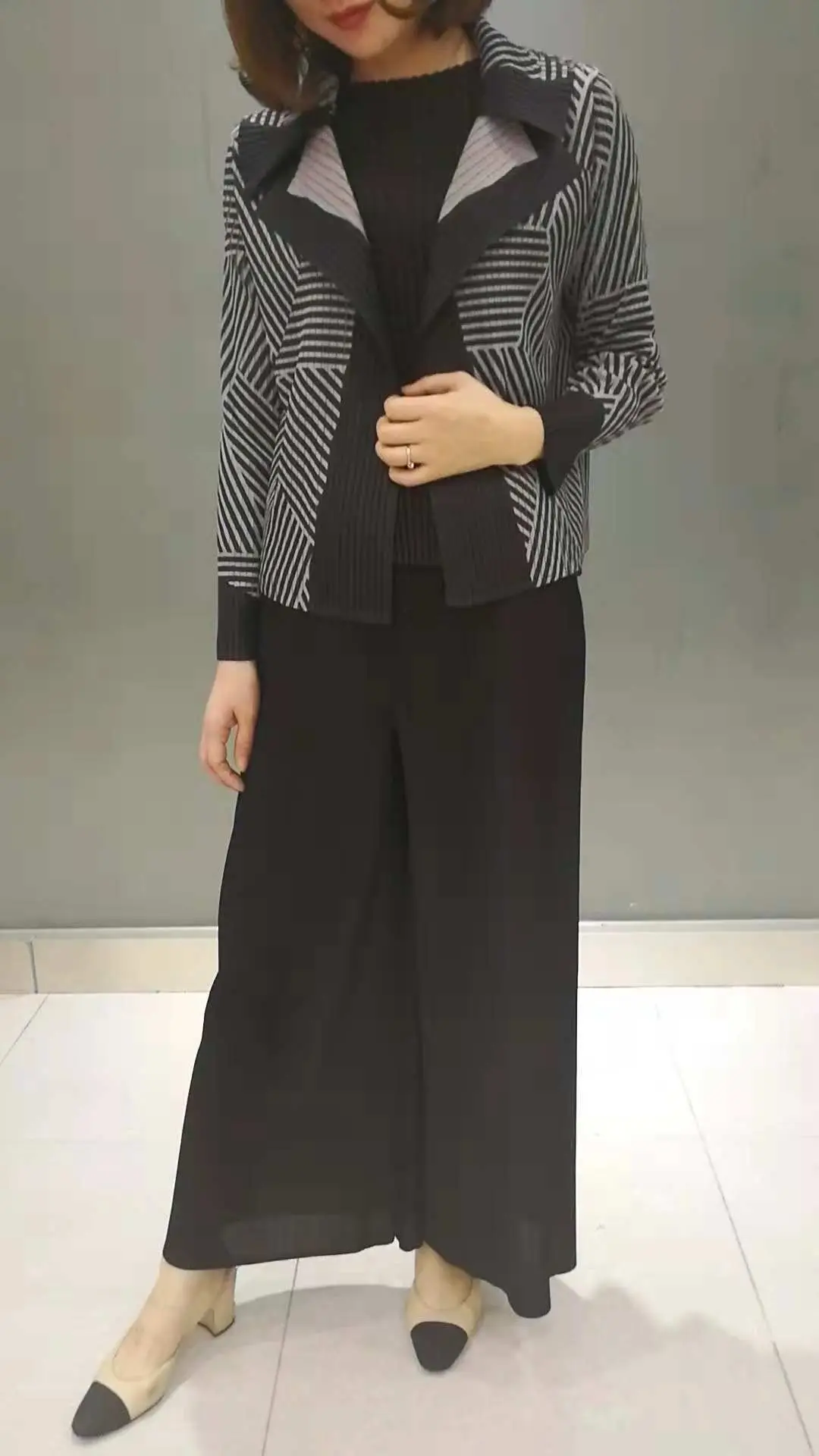 Miyake плиссированная художественная полосатая куртка с длинным рукавом и принтом