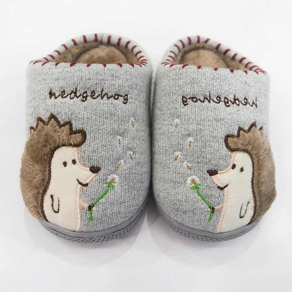Теплая зимняя обувь из хлопчатобумажной ткани для маленьких мальчиков и девочек; домашние тапочки с милым животным принтом; бренд