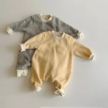 Полосатая одежда для младенцев; бархатный комбинезон для маленьких мальчиков и девочек; повседневные Комбинезоны; костюмы для малышей