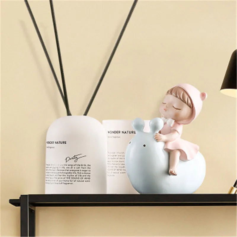 

Modern Simple Cute Baby Rides Snail Balloon Dog Resin Craftwork Statue Fashion Living Room TV Cabinet Ornaments X2645