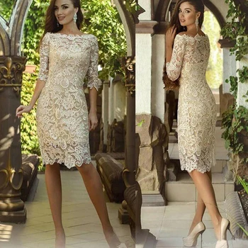 

Charming Off White Lace Knee Length Boat Neck Mother of the Bride Dresses Sheath Wedding Party Gowns With 3/4 Sleeves