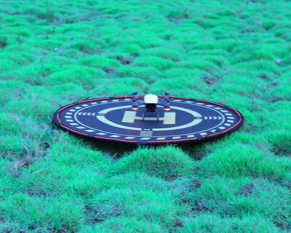 Tapis d'atterrissage pliable pour drone avec lumières LED, déplié au sol