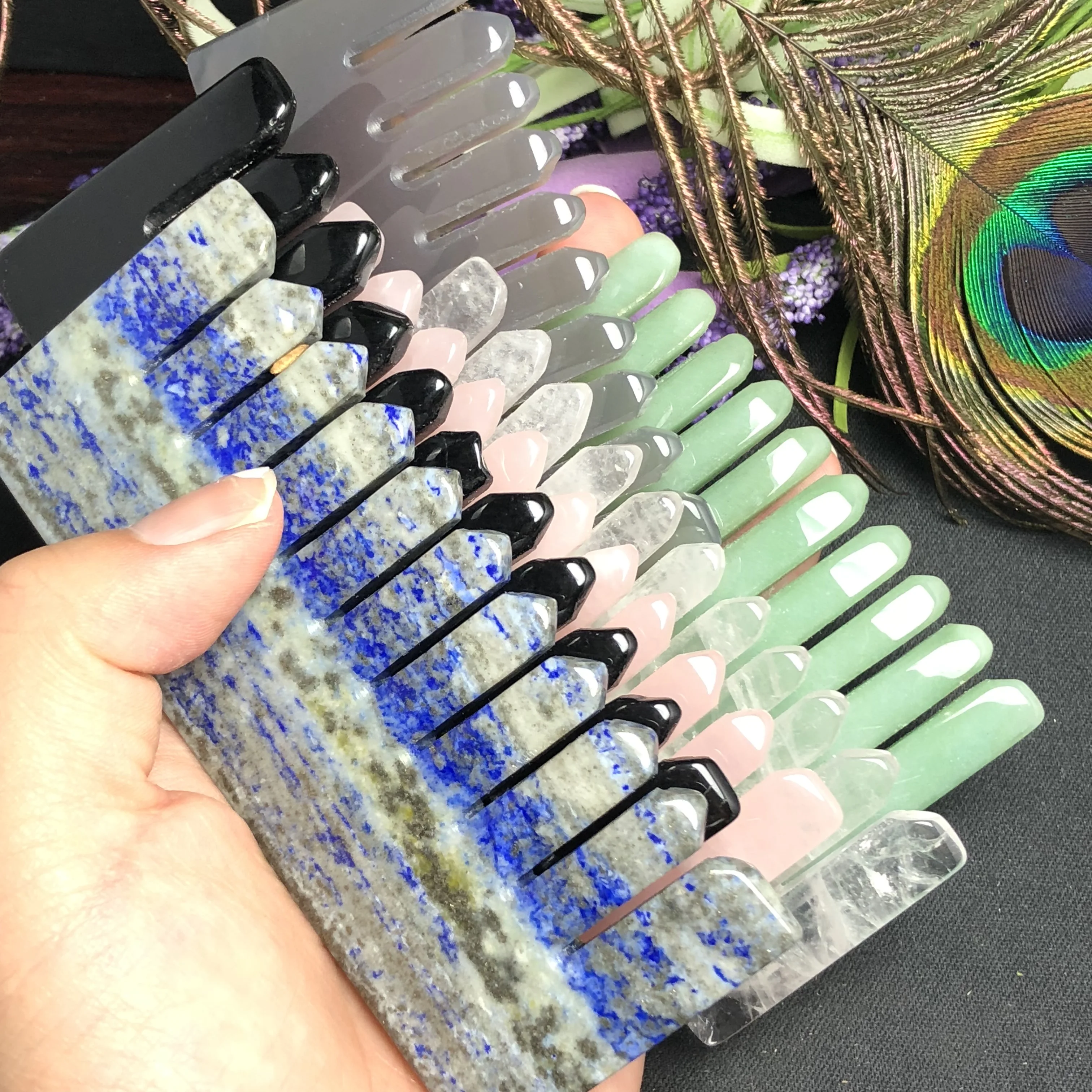 

1Pcs Natural crystal carving polishing brush can be used for head massage