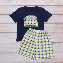 Haut à manches courtes bleu marine et Short à carreaux jaune, vêtements d'été pour garçons, motif brodé, marteau de traction et clé de serrage