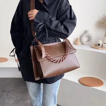 

Large capacity wild foreign niche shoulder bag 2020 spring and summer fashion chain big bag female senior sense crossbody bag