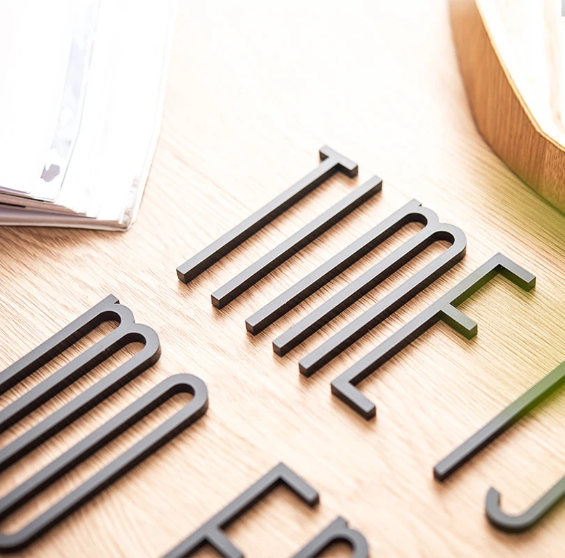 Изготовленные на заказ акриловые буквы алфавита номер логотип лазерная машина