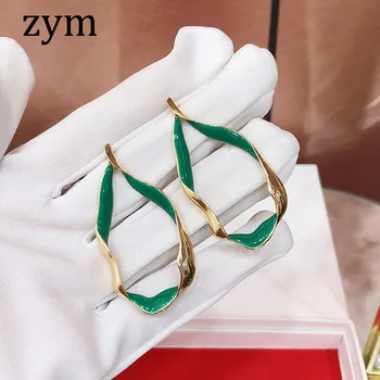 

zym2019Hot Brand Gold Leaf Earrings high quality European and American Earrings simple design retro fashion lady luxury Earrings