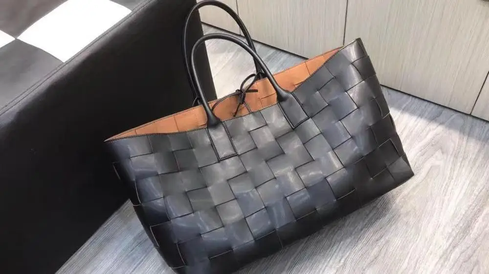 

Woman Woven bag Sheepskin High-quality Internal and external dermis Adjustable shoulder straps High-capacity 2019 Shopping bag