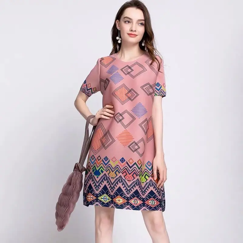 

Contrast geometric short sleeve pleated dress 2021 summer new temperament printing loose size A- line skirt