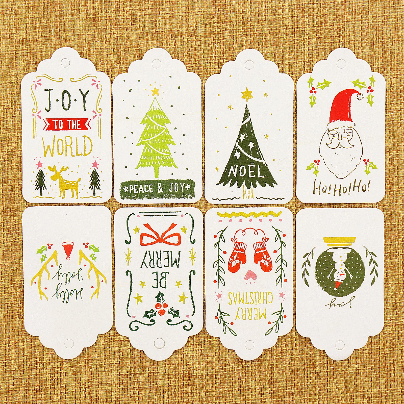 

50PCS Christmas Series Kraft Paper Tags Small Card DIY Crafts Hang Tag With Rope Christmas Party Labels Gift Wrapping Supplies