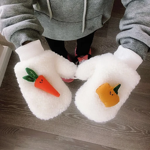 White Новое поступление, кашемировые перчатки для маленьких мальчиков и девочек зимние теплые детские варежки с веревкой, детские перчатки с рисунком фруктов для детей от 2 до 6 лет - Цвет: White
