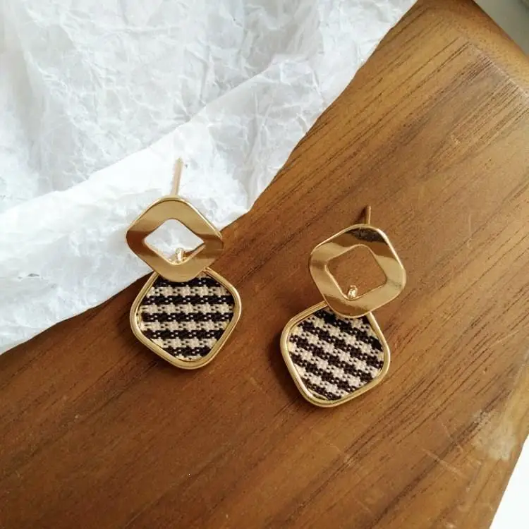 

Imitation Bird Pattern Print Charms Earring Vintage Black White Simple Mosaic Grid Earring