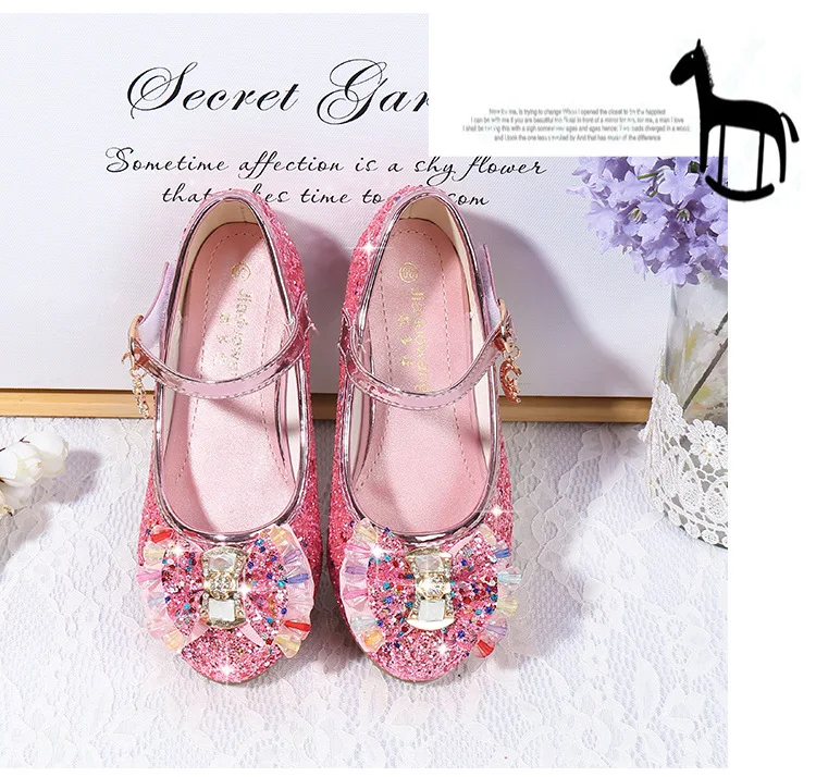 Детская кожаная обувь принцессы для девочек; Повседневная блестящая детская обувь на высоком каблуке с бантом-бабочкой; цвет синий, розовый, серебристый