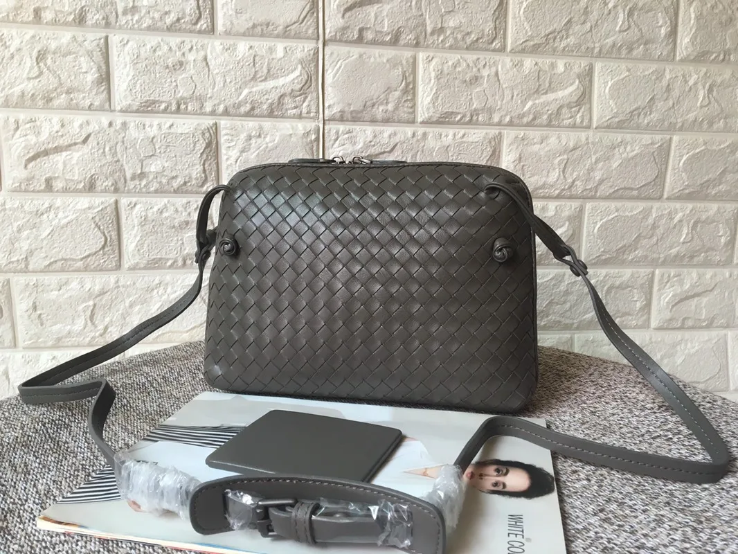 

2019 new leather bag high-end small square bag Messenger bag female small bag shoulder bag real sheepskin weaving female package