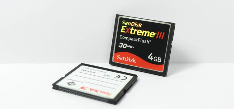Карта памяти SanDisk CF с карта CompactFlash Adapter 4GB до 30 MBS Mercedes Benz MP3 PCMCIA