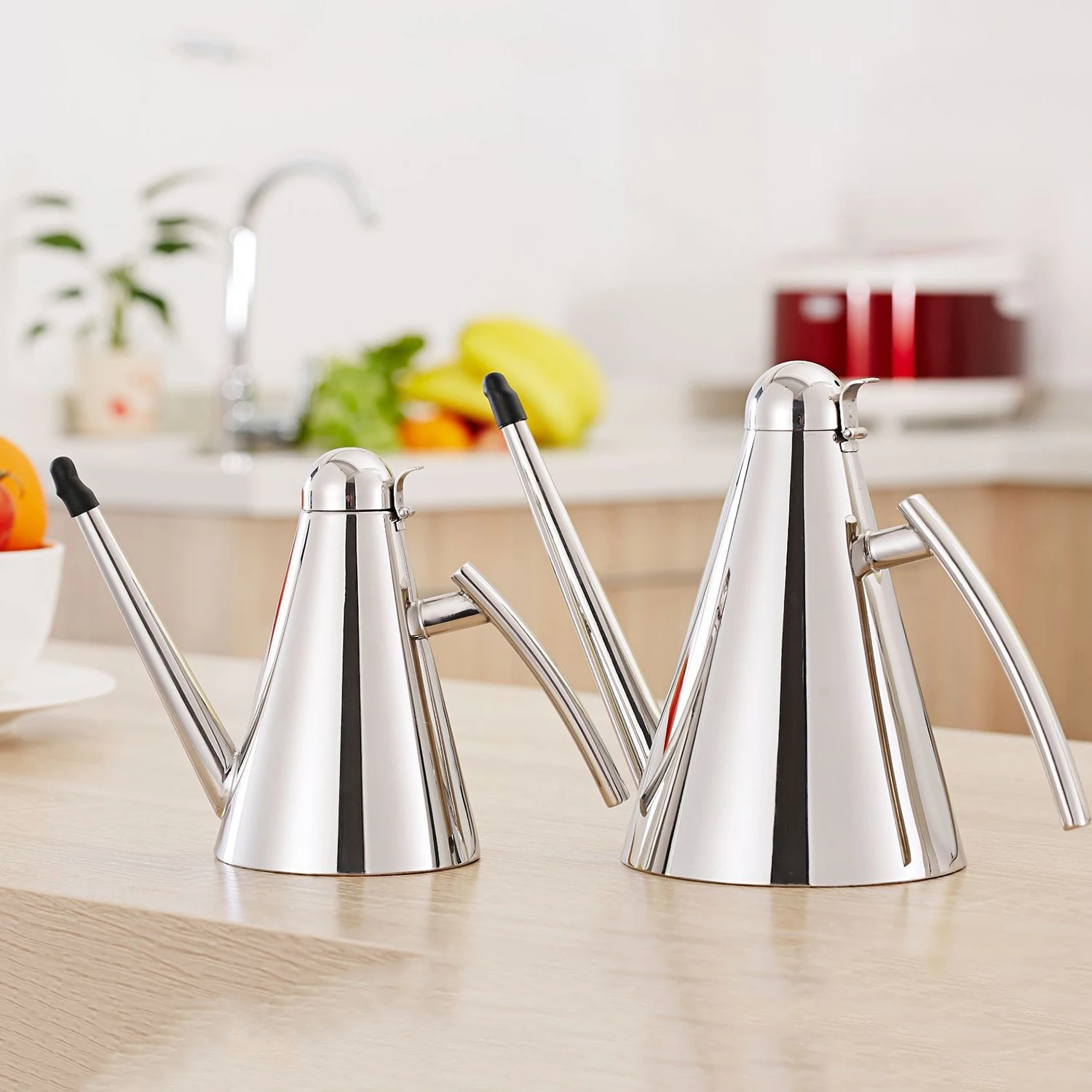 

Hot New 304 Stainless Steel Oil Can Drizzler Cruet Pot Flagon Olive Oil Dispensor with Drip-Free Spout Lid Cap 0.5L/1L Seasoning