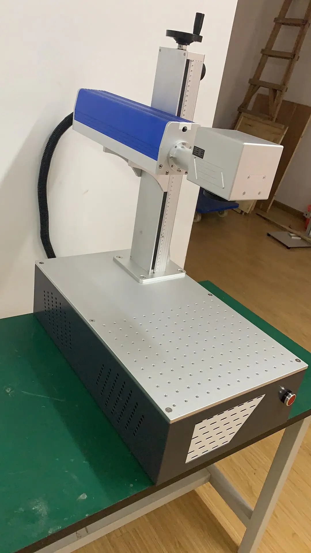 Hot sale 20W mini 35KGS easy ship fiber laser marking machine for metal with inventory for sale by bulk 1900USD price