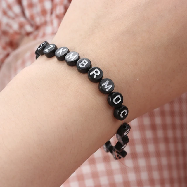 200 Pcs Acrylic Round Alphabet Beads 