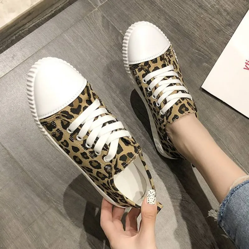 

Leopard pattern versatile canvas shoes female 2019 new Harajuku flat bottom shoes tide
