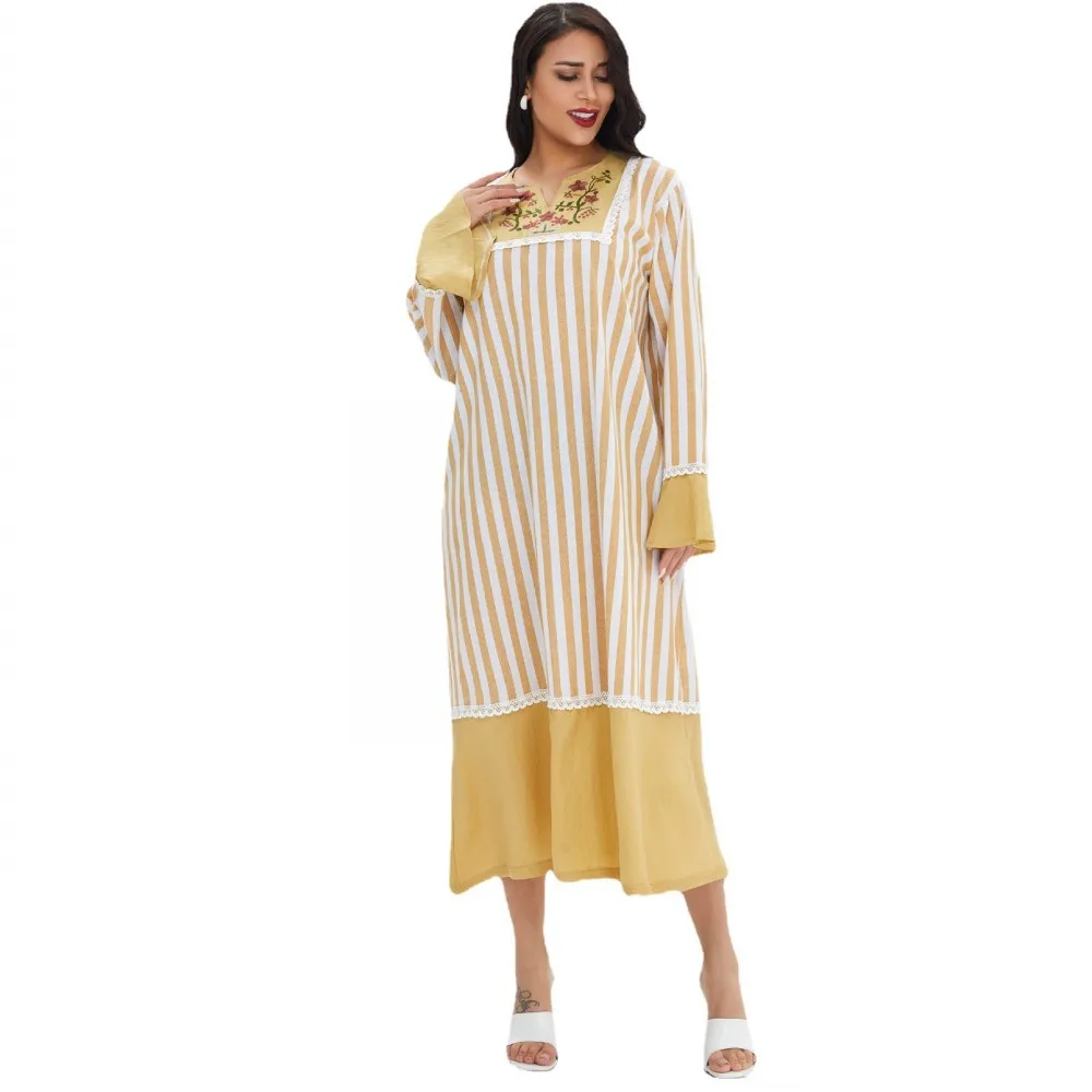 Muslim Ladies Big Swing Dress 2XL Loose Vneck Middle East Embroidered Long Sleeve Dress  Spring 2021 New Leisure Dubai Abaya