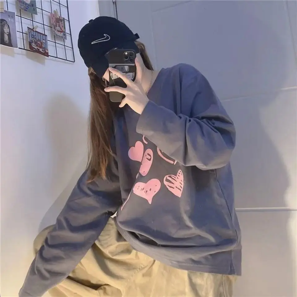 Creative love design sense loose t-shirt female students versatile salt 2021 new autumn long sleeve sweater women's fashion