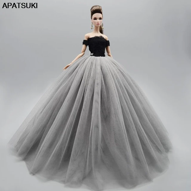 2023 Holiday Barbie Doll, Seasonal Collector Gift, Golden Gown and Black  Hair - Walmart.com