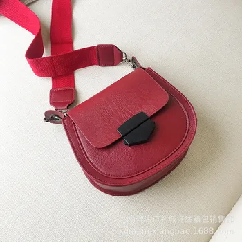 

French niche bag female bag new 2020 broadband shoulder messenger bag Korean version spring casual fashion saddle bag