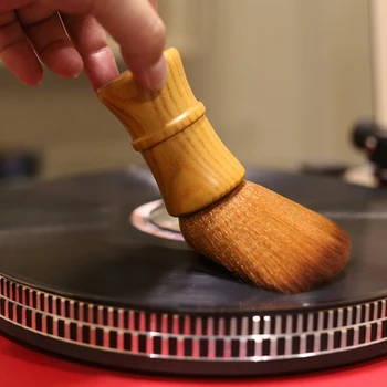 

Wooden Handle Brush Dust Turntable Vinyl Record LP Cleaning Anti-Static Brush Cleaner for CD-Longplay Player Cleaner