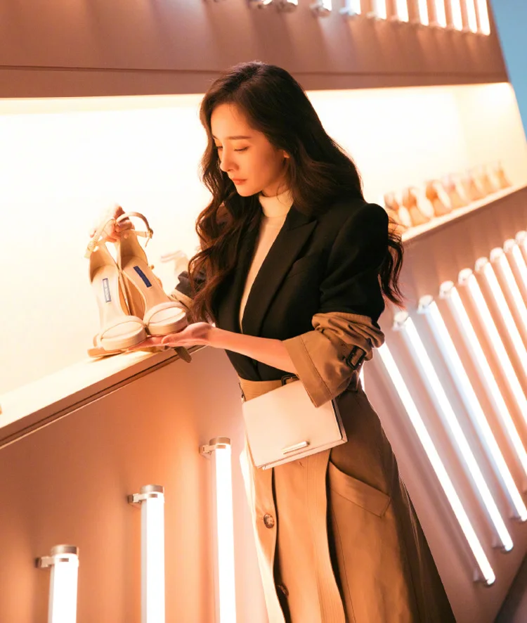Star Yang Mi Weibo/костюм в стиле знаменитостей; Тренч контрастного цвета с поясом и корсетом; элегантное пальто средней длины; Модная одежда для девочек