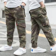 Стиль корейско-Стиль на гусеничном ходу, из вельвета, для мальчика, осенняя одежда, штаны для крупных мальчиков и детей с персонажем из мультфильма «Железный карманами на пуговицах; штаны с камуфляжным принтом из хлопка
