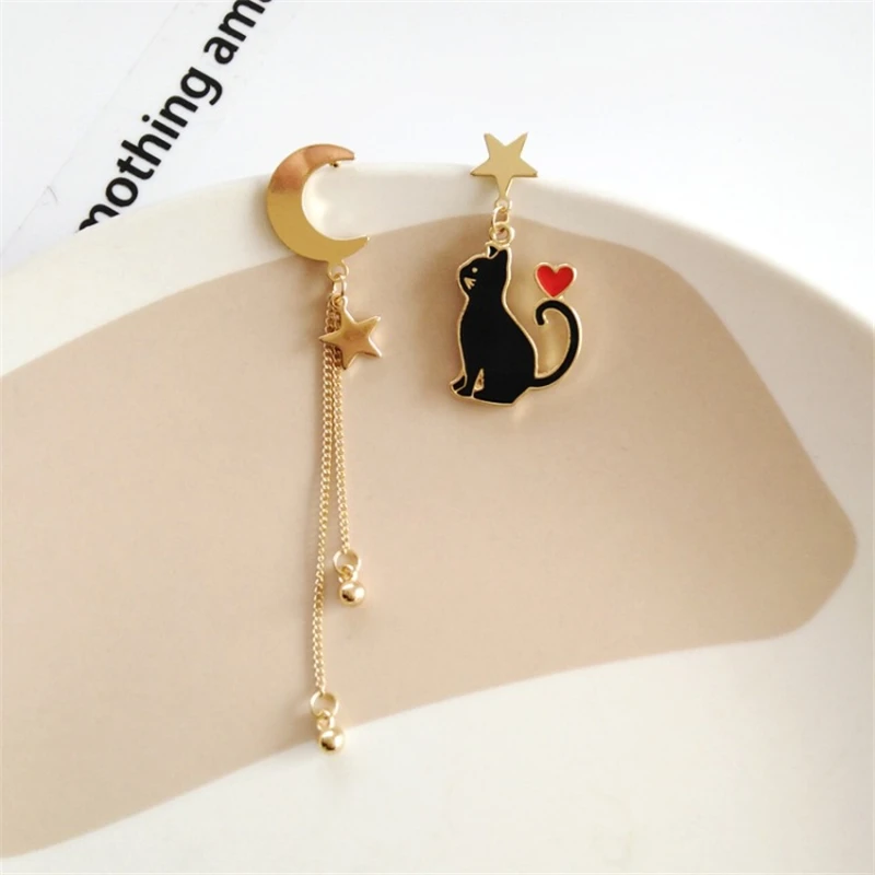 Let your fun and creative side shine with the way you accessorize and do it with this Stud Nifty Cute Cat Earrings. lolithecat.com