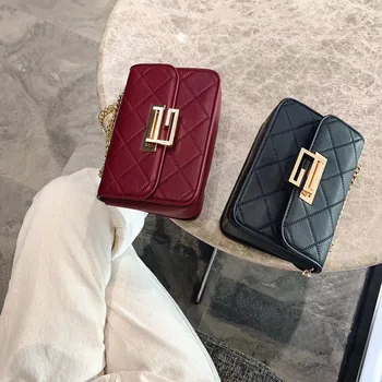 

Bag fashion version of the new rhombic chain small square bag shoulder Messenger bag fashion lock buckle handbag