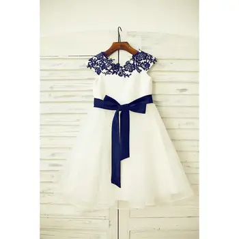 

Flower Girl Dress with Big Bow Sashed Ball Gown Scoop Knee-length Capped Sleeves Appliqued Lace Organza Covered Button