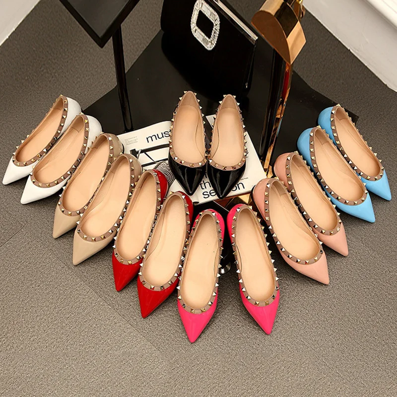 

Women's Shoes Flat Pointed Toe Spring And Autumn New Leather Rivets Flat Heel Patent Leather Rivets Large Size Single Shoes