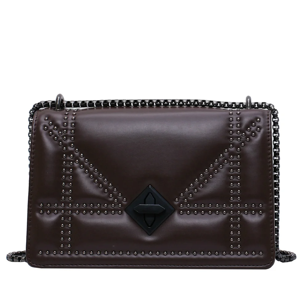 Маленькая женская сумка через плечо с заклепками качественный кожаный ремешок